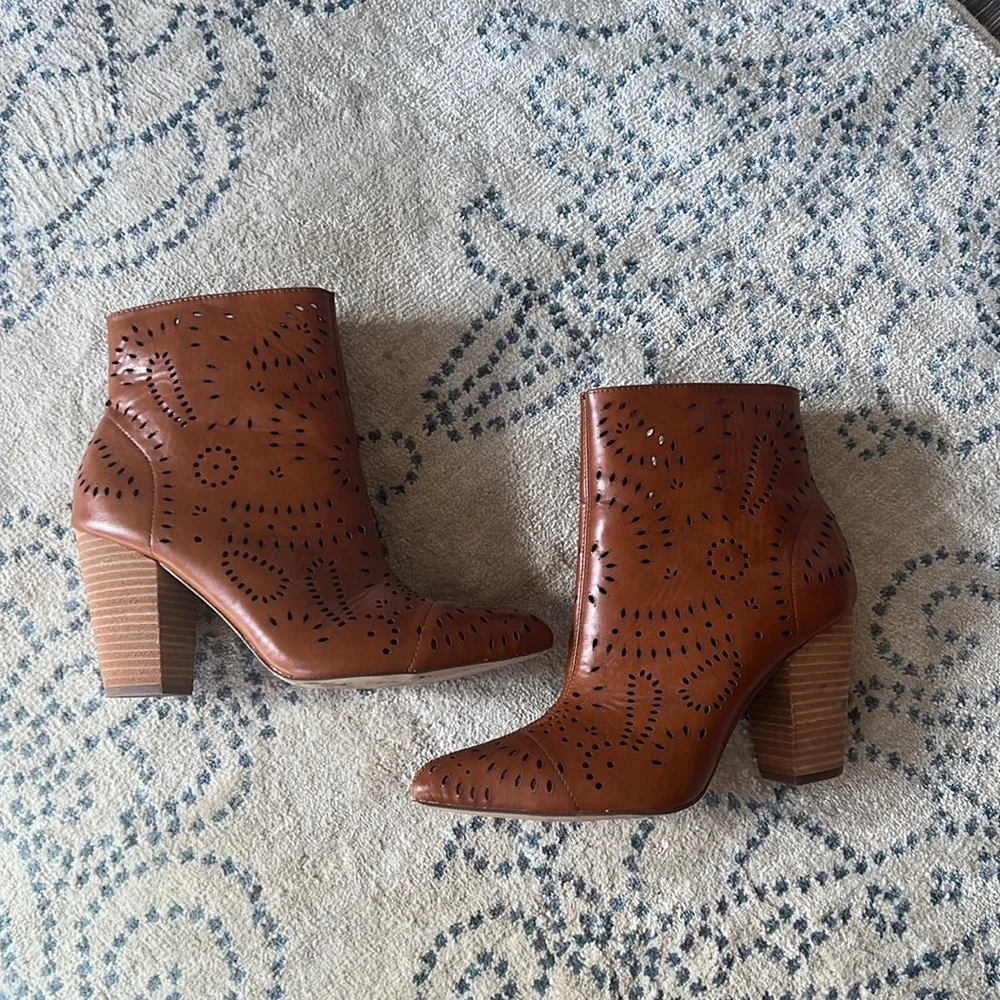 *SOLD*Brown Design Booties - Picture 1 of 3